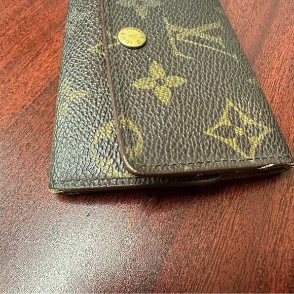 Louis Vuitton Key holder 6 ring - Picture 6 of 7